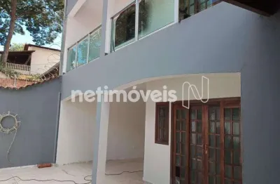 Casa com 4 quartos à venda na Rua Santo Ivo, Vila Magdalena, Contagem