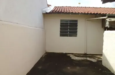 Casa com 1 quarto para alugar na rua benjamin adese, 59, jardim leblon, campo grande por r$ 700