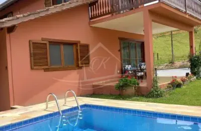 Chácara 'a venda, escritura definitiva, com 42 mil metros quadrados com 03 casas, piscina, pouso alto, natividade da serra/sp