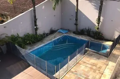 Sobrado para venda uma quadra da praia com 4 suítes, piscina jardim britania, caraguatatuba/sp