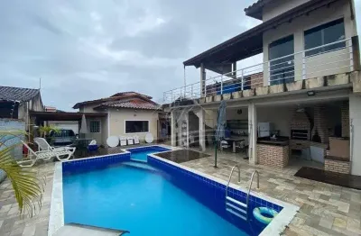 Casa com piscina para venda no jardim britânia em caraguatatuba
