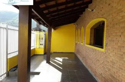 Casa com piscina, churrasqueira, sauna, 03 dorm (1ste) bairro estrela dalva caraguatatuba