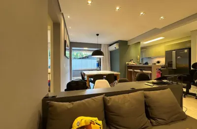 Apartamento pronto para morar | localizado no costa e silva | totalmente mobiliado, este apartamento com 2 dormitórios sendo uma suíte e 1 vaga