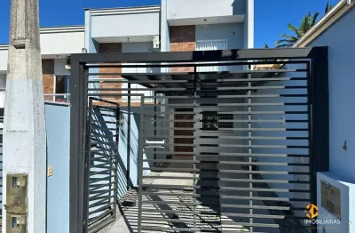Geminado | casa pronta para morar | ampla área de lazer, sala e cozinha integrados, garagem coberta, 2 dormitórios sendo uma suíte!