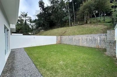 Casa exclusiva com 4 quartos e 1.336m² de terreno verde | oportunidade única de morar em localização central com área verde em uma localização única!