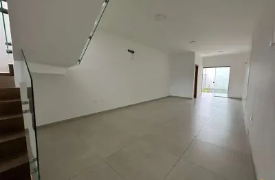 Sobrado geminado na região sul | 3 quartos sendo uma suíte | próximo ao condor supermercado | 02 vagas de garagem | analisa permuta!