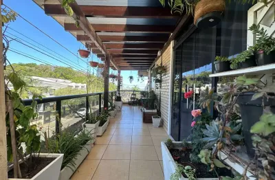 Oportunidade de negócio | ampla casa com 03 vagas de garagem | 04 dormitórios | amplo living, cozinha, sala com sacada e linda vista para cidade!