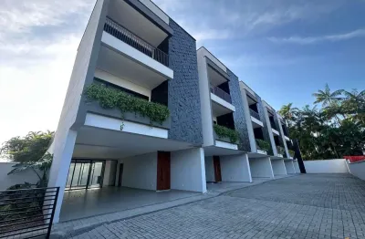 Triplex Alto Padrão no Bairro Glória, Joinville ? 3 Suítes, 4 Vagas, Elevador Privativo, Espaço Gourmet, Piscina, Automação e mais