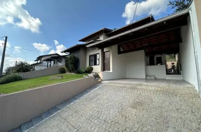 Casa à venda no saguaçu em joinville - com 235m² de área construída, terreno de 420m², aceita financiamento e analisa permuta!