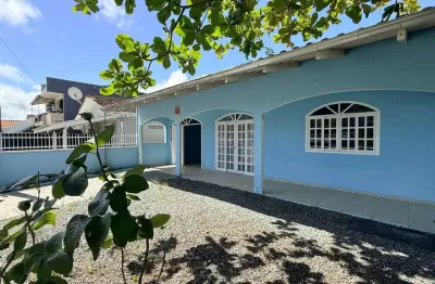 Ótima opção para renda extra, com forte potencial para locação de temporada ou anual na praia da enseada, região muito procurada e com alta valorização imobiliária.