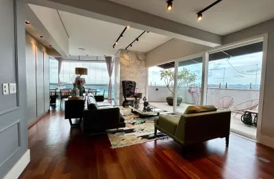 Cobertura à venda em Joinville no Residencial Safira com 278m² privativos, 4 suítes, finamente mobiliada, 3 vagas de garagem