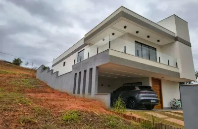 Casa alto padrão 04 suítes e piscina  em condomínio Alphaville