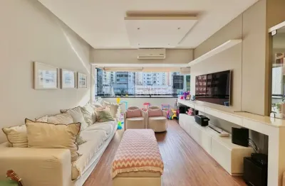 Apartamento todo reformado, moveis sob medida, 3 quartos  um