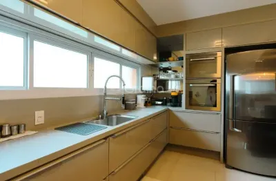 Lindo apartamento de 168m² com 3 suítes na Agronômica, a poucos passos da Beira-Mar Norte