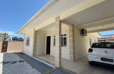 Linda casa com piscina e três dormitórios a venda no real parque em são josé