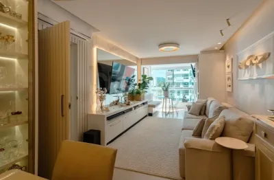 Apartamento à venda na Agronômica, em localização privilegiada, a poucos passos da Beira-Mar Norte.