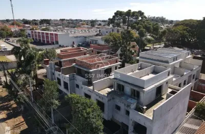 Sobrado triplex à venda no bairro cajuru, unidades com 03 quartos sendo 01 suíte, terraço e uma excelente localização.
