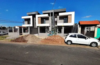 Sobrados à venda no capão da imbuia, com 03 quartos sendo uma suíte com sacada, 02 vagas de garagem, churrasqueira e uma excelente localização.