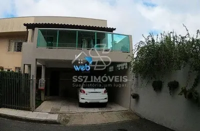 Sobrado à venda no bairro cajuru, com 3 dormitórios, 3 vagas de garagem, podendo ser financiado.