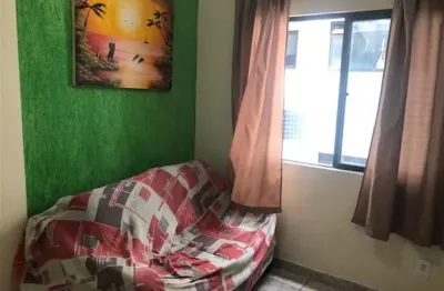 Guilhermina apto a 50 mts da praia com 1 dorm , sala, cozinha, wc , garagem
