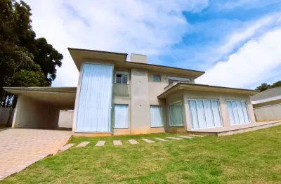 Requinte, amplo espaço, projeto arquitetônico diferenciado, área verde, paz e tranquilidade, tudo isso no centro de colombo!