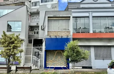 Sala comercial com mezanino e ar condicionado no centro de blumenau