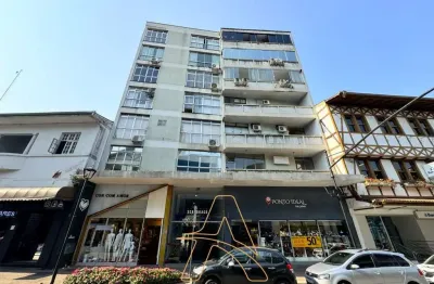 Sala comercial semi-mobiliada com ar-condicionado no centro