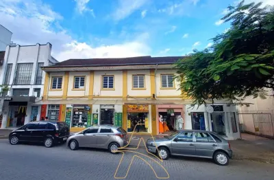 Sala comercial com 200m² no centro de blumenau em localização privilegiada
