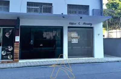 Sala comercial térrea com mezanino no centro de blumenau