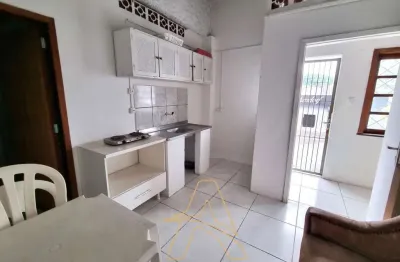 Quitinete mobiliada e bem localizada em frente à confeitaria benkendorf