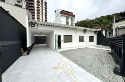 Casa Comercial/Residencial com Estacionamento no Bairro Ponta Aguda