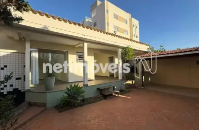 Casa com 4 quartos para alugar no União, Belo Horizonte 