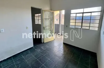 Casa com 2 quartos para alugar na Rua Francisco Amâncio Ferreira, São Bernardo, Belo Horizonte