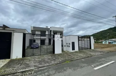 Apartamento com 2 quartos para alugar na Barra do Rio Cerro, Jaraguá do Sul  por R$ 2.000