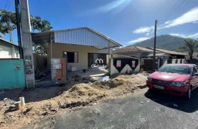 Casa com 3 quartos para alugar na Barra do Rio Cerro, Jaraguá do Sul  por R$ 2.500