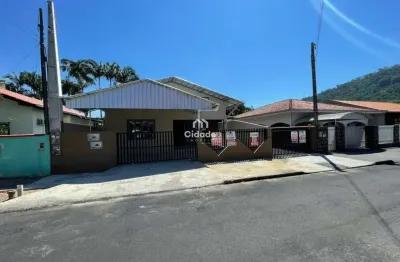 Casa com 3 quartos para alugar na Barra do Rio Cerro, Jaraguá do Sul  por R$ 2.500