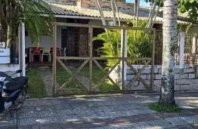 Casa para venda em garopaba, centro, 3 dormitórios, 1 suíte, 2 banheiros, 1 vaga