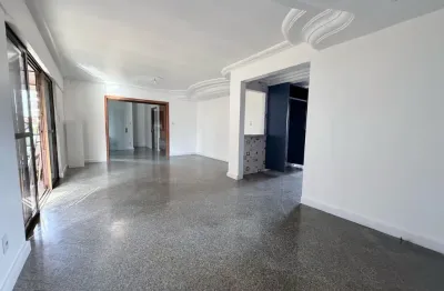 Vendo apartamento com 172 m2 - espaçoso - 3 suítes - ventilado - 02 vagas