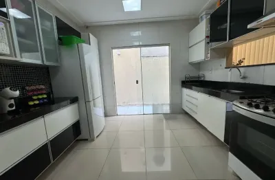 Vendo casa em condomínio fechado - 03 quartos - térrea - escritório - modulados - no porcelanato