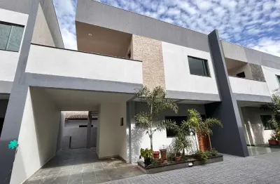 Sobrado novo em condomínio fechado no santa felicidade em cascavel