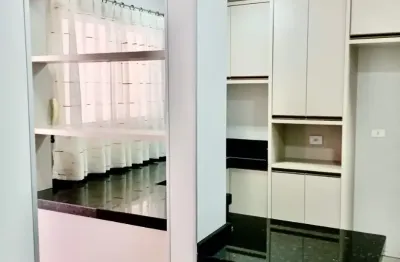 Sobrado no cancelli, 3 quartos, 1 suíte com closet, 2 vagas de garagem, churrasqueira e aquecimento à gás.