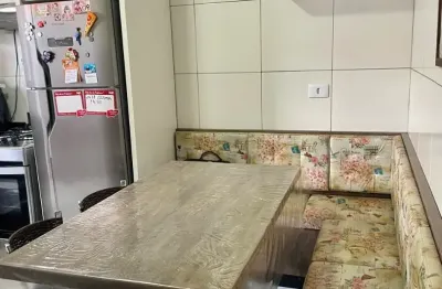 Casa semi-mobiliada em condomínio fechado com 2 quartos e 2 vagas  à venda no bairro cancelli em cascavel.