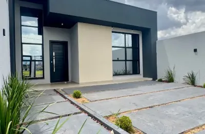 Casa à Venda no Bairro Parque Verde em Cascavel, 1 Suíte + 2 Quartos, 2 Vagas e Sobra de Terreno