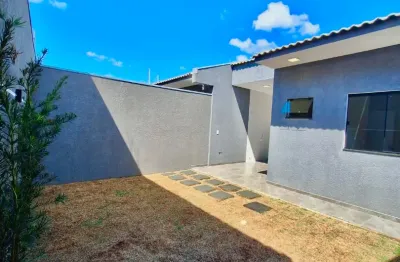 Casa Térrea Nova no Bairro Floresta com Sobra de Terreno, 1 Suíte + 2 Quartos e 3 Vagas.