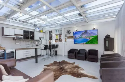 Casa com 3 quartos à venda na rua gabirobas, 32, uberaba, curitiba, 220 m2 por r$ 1.090.000