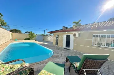 Casa com 4 quartos à venda na alvorada do sul, 489, coroados, guaratuba, 271 m2 por r$ 699.000
