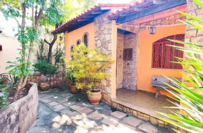 Casa duplex de esquina, 3 quartos, em frente ao hospital bangu d'or