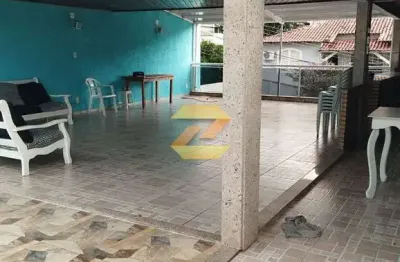 Casa com 2 quartos para alugar na Rua Washington Malveira, 201, Bangu, Rio de Janeiro