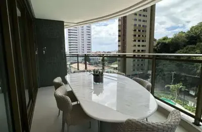 Apartamento à venda com 3 suítes e 2 vagas de garagem.
