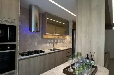 Apartamento à venda com 4 suítes e 3 vagas de garagem.